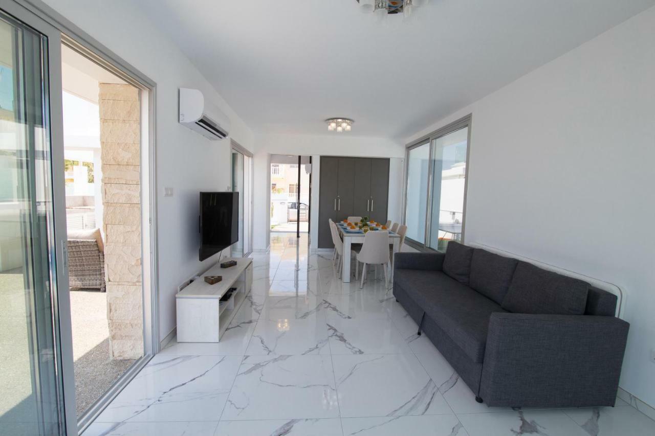 Villa Lynn Boutique Beachfront Ayia Napa Exteriör bild