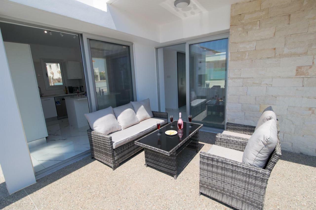 Villa Lynn Boutique Beachfront Ayia Napa Exteriör bild