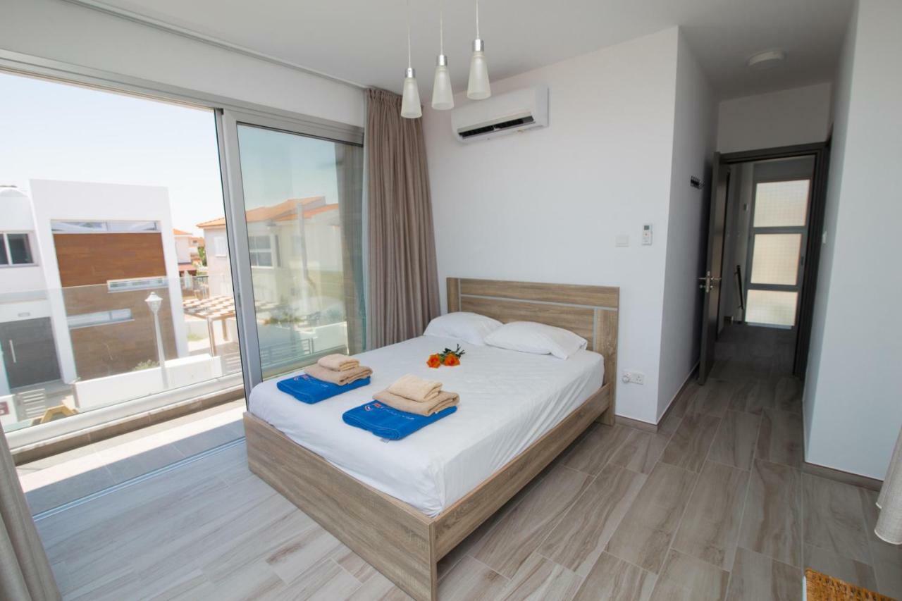 Villa Lynn Boutique Beachfront Ayia Napa Exteriör bild