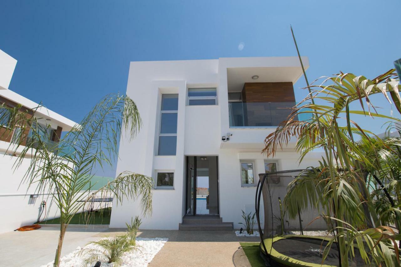 Villa Lynn Boutique Beachfront Ayia Napa Exteriör bild